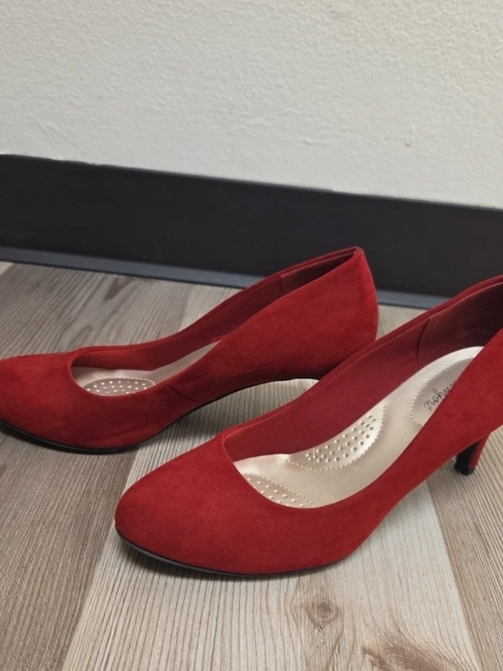 dexflex comfort Red Suede Mid Heel Pumps